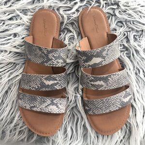Universal Thread Sammi Snake-Print Sandal